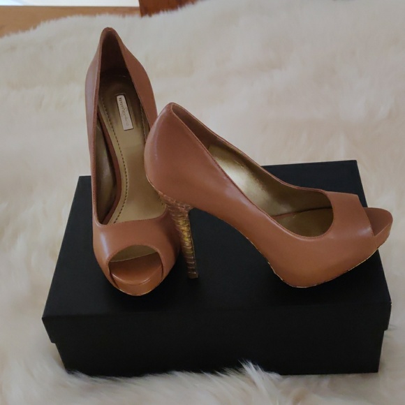 report signature heels